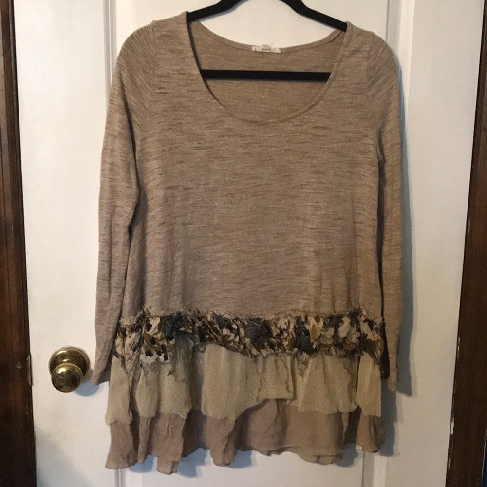 Flowy boutique top